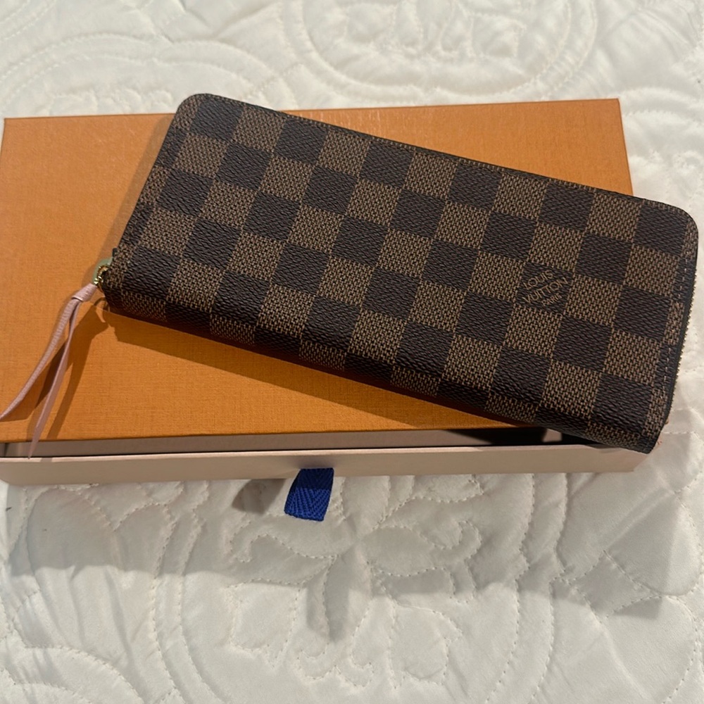 Louie Vuitton Clemence Wallet in Rose/Damier Ebene